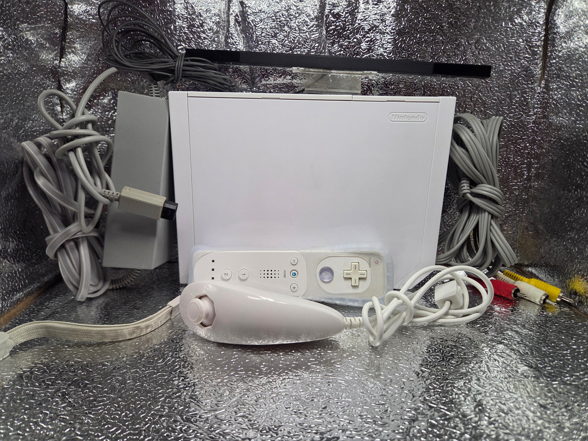 Nintendo Wii Console Bundle (White) – Complete Set with Controllers & Cables – Tested & Working