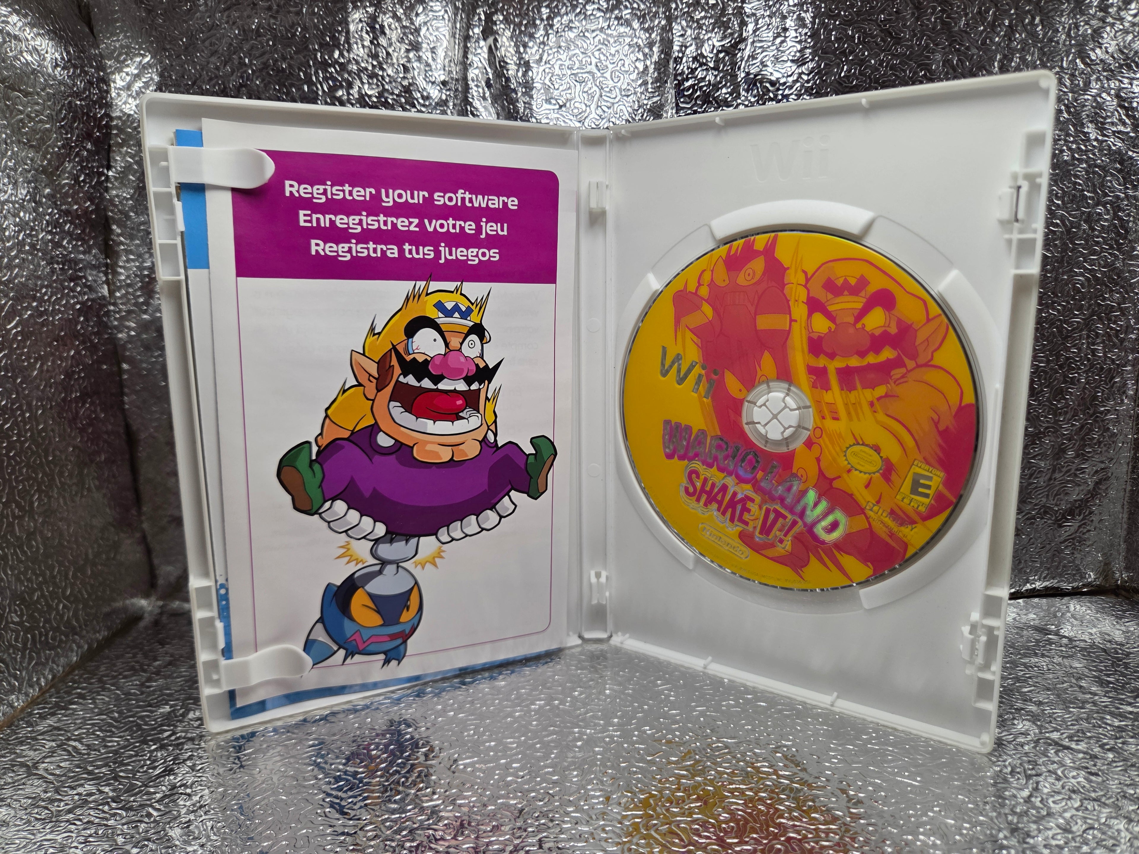 Wario Land: Shake It! – Complete Set with Case, Manual & Disc
